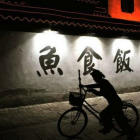 Vélo le long du canal à Suzhou
